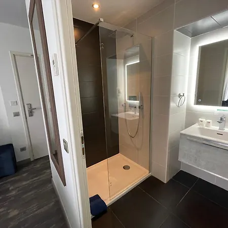 Hotel Flots D'Azur Promenade Des Anglais-3