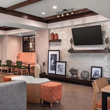 Hampton Inn & Suites Fresno-3