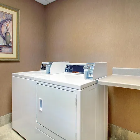 Hampton Inn & Suites West Bend-3