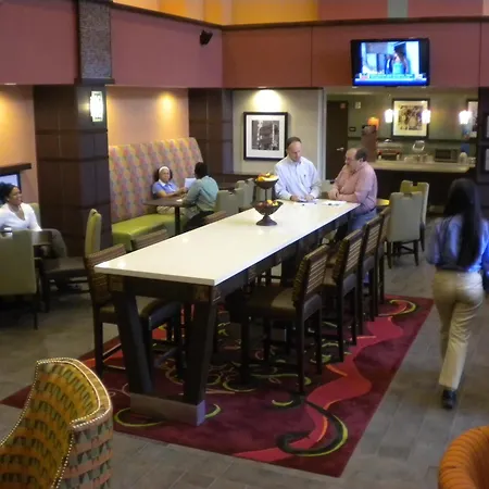 Hampton Inn & Suites Cincinnati / Uptown - University Area-2