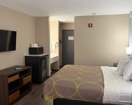 Super 8 By Wyndham Green Bay I-43 Bus. Park-3