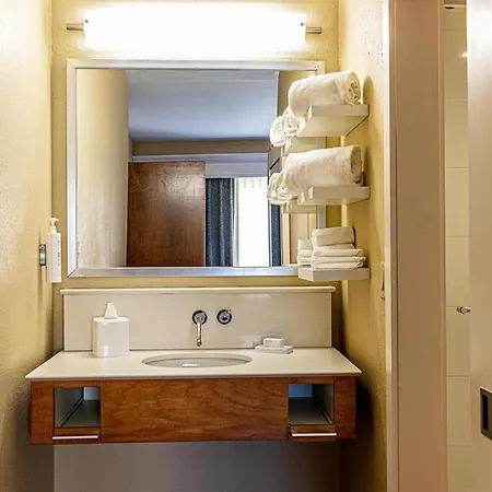 Hampton Inn Charleston-Daniel Island-3