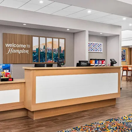 Hampton Inn Chicago North-Loyola Station, Il-2