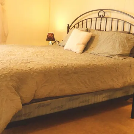Tombstone Bordello Bed & Breakfast-3