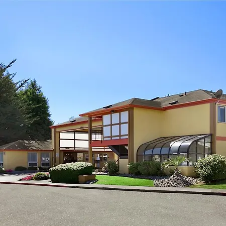 Days Inn & Suites By Wyndham Arcata-2