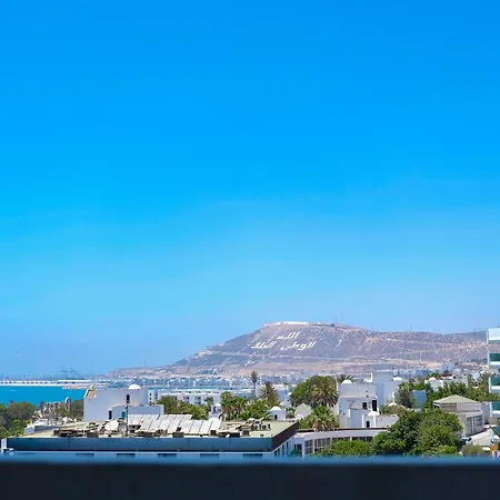 Hamilton Agadir-3