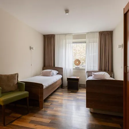50|50 Hotel Belmont-3