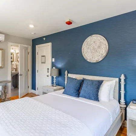 Serenity Inn Newport-3