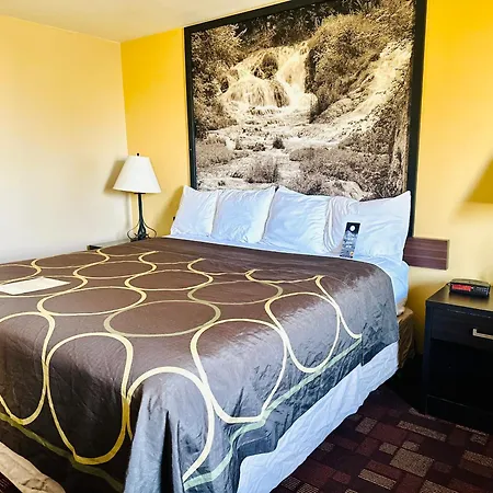 Super 8 By Wyndham Watertown-3