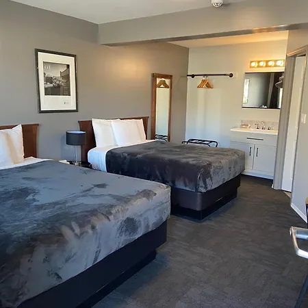 Monashee Lodge-2