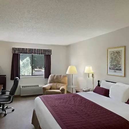 Baymont By Wyndham Whitewater-3