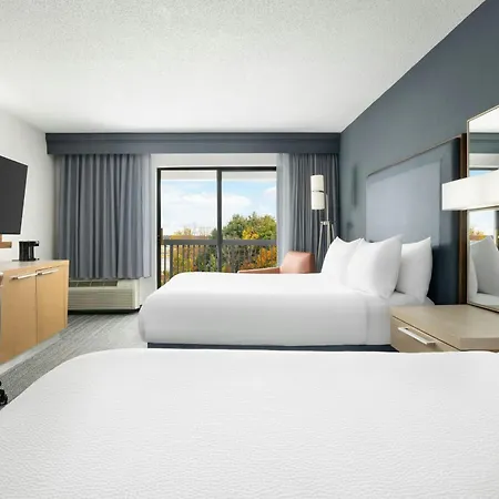 Courtyard By Marriott Concord-2