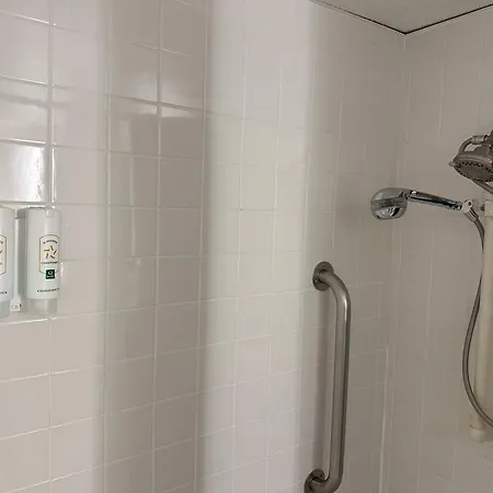 Quality Inn & Suites Everett-3