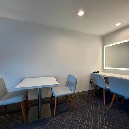 Comfort Inn & Suites Sturbridge-Brimfield-2