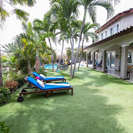 Hibiscus Beach House-3
