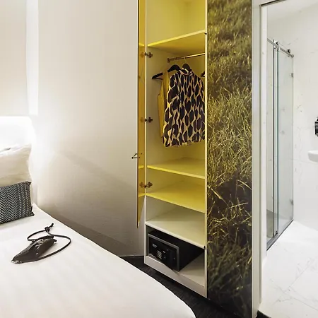 Ibis Styles Amsterdam Central Station-3