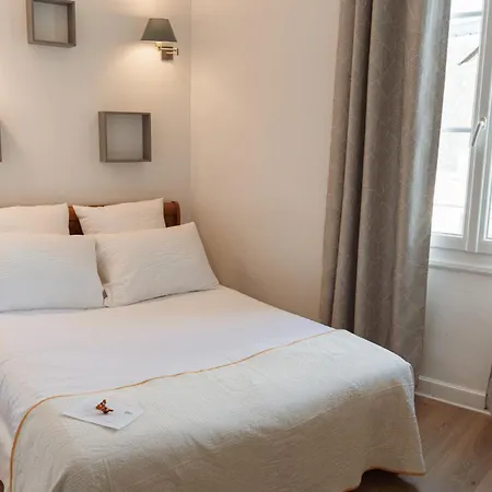 BRIT HOTEL Le Lion d'Or CHINON-2