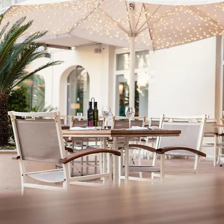 Monica Hotel-2
