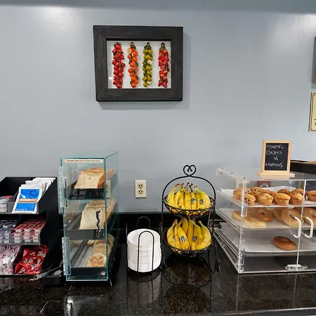 Admiralty Inn & Suites - A Red Collection Hotel-3