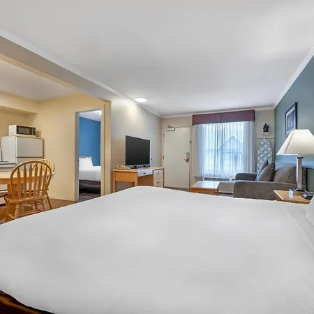 Econo Lodge Inn & Suites-2