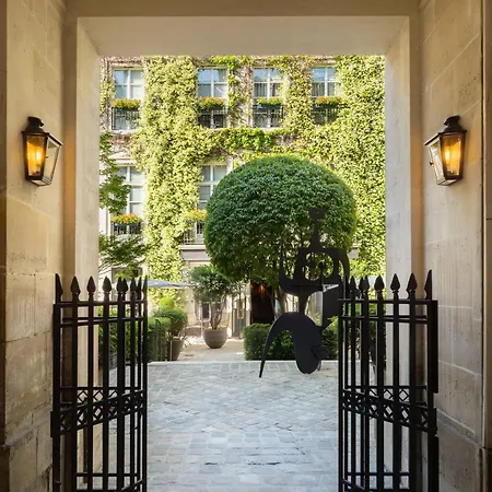 Hôtel Le Pavillon de la Reine-3