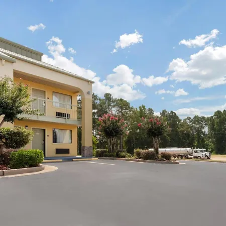 Quality Inn Mccomb-2