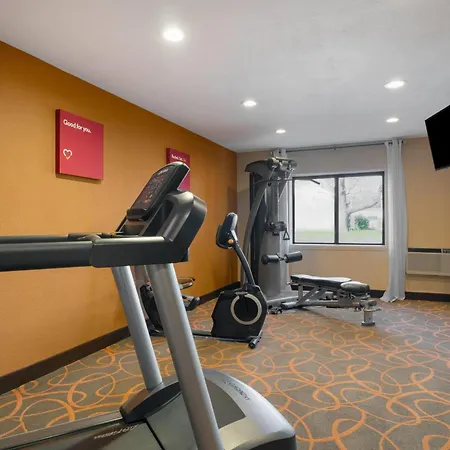 Baymont By Wyndham Waukesha-2