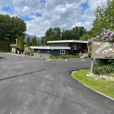 Pinewood Inn-2