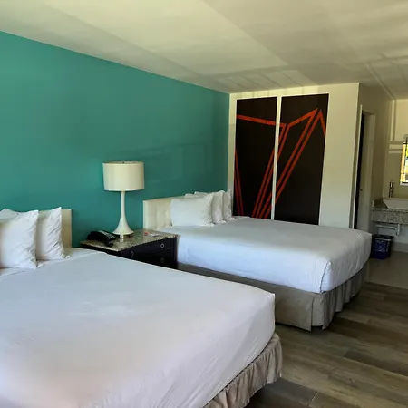 Howard Johnson By Wyndham Downtown Reno-3