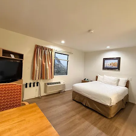 Jolly Roger Hotel-3