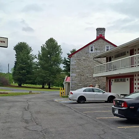 Hometown Inn Staunton Va Near Hwy 11-3