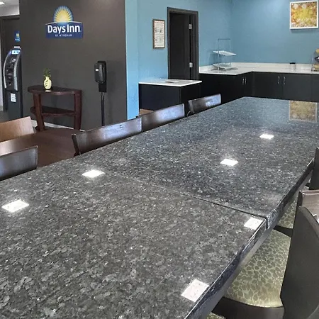 Days Inn By Wyndham Atlanta Stone Mountain-2