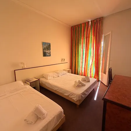 Hotel Madame Mere-2