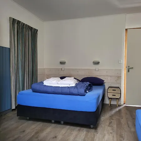 Marx Motel-3