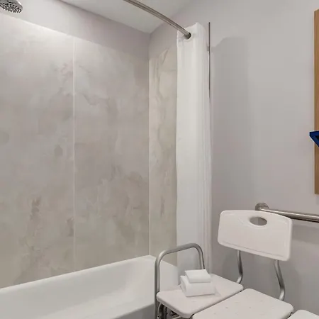 Microtel Inn & Suites By Wyndham Culpeper-3