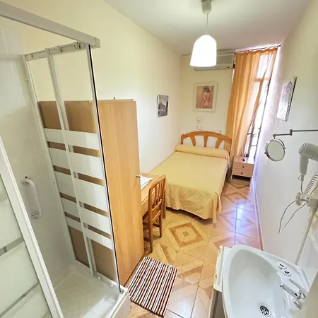 Hostal Fuentesol-3