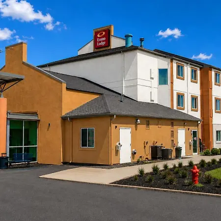 Econo Lodge Menomonie-3