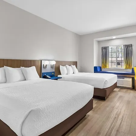 Microtel Inn & Suites By Wyndham Prairie Du Chien-3