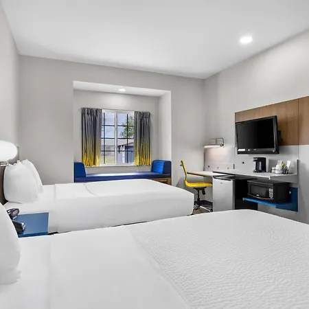 Microtel Inn & Suites By Wyndham Prairie Du Chien-2