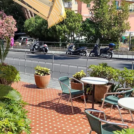 Affittacamere Montecarlo-3