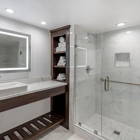 Coastal Hotel & Suites Virginia Beach - Oceanfront-2