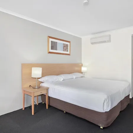 Ibis Styles Canberra Eagle Hawk-2