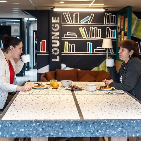 Hotel Ibis Budget Rennes Cesson-3