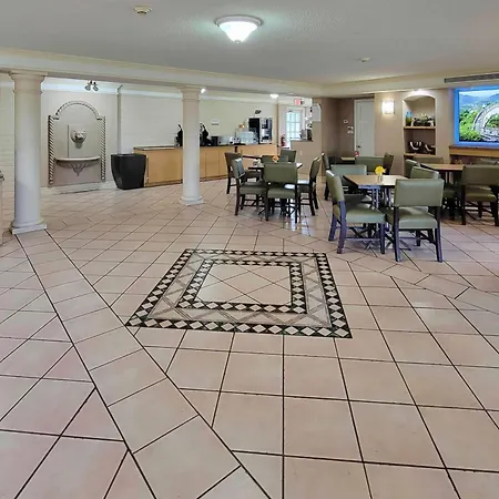 Travelodge By Wyndham Amarillo West Medical Center-3