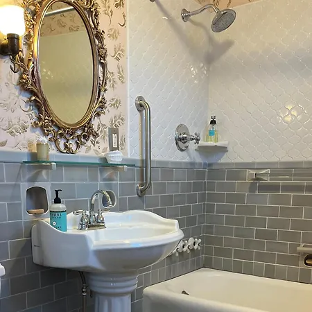 Munroe Inn Boutique Hotel-3