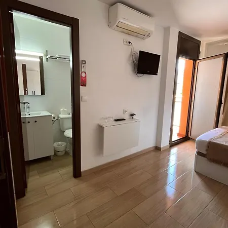 Hostal Cubelles-3