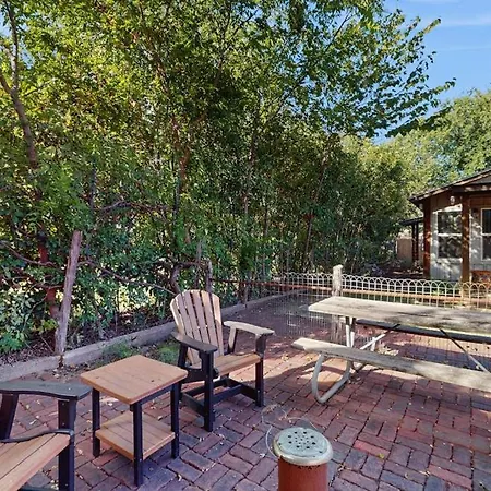 Romantic Cabin With A Patio - Walk To Restaurants, Tasting Rooms & More-2