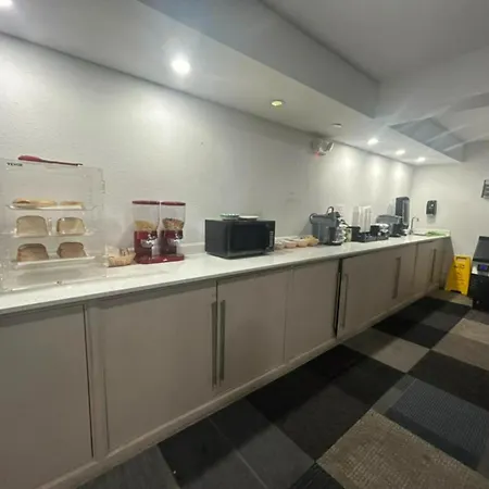 University Inn Of Carbondale By Hotel O-3