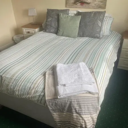 Eamonns Cosy B&B Private Parking-3