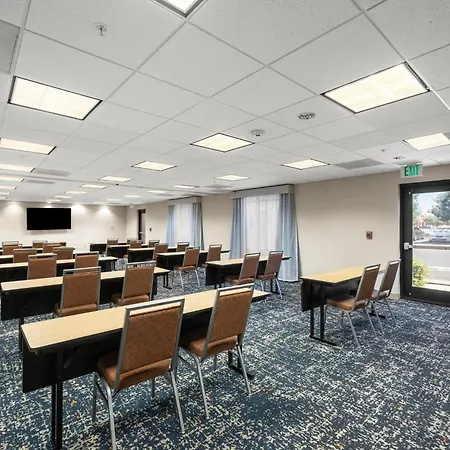 Hampton Inn & Suites Lancaster-2